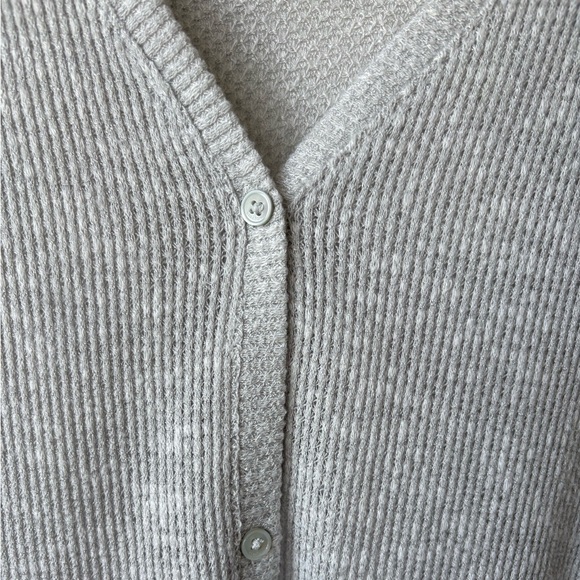 Babaton / Aritzia Taurus Grey Waffle Button Down Shirt | Medium - Picture 5 of 10